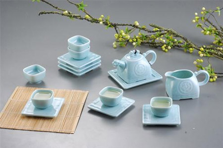 “虎威”青瓷茶具